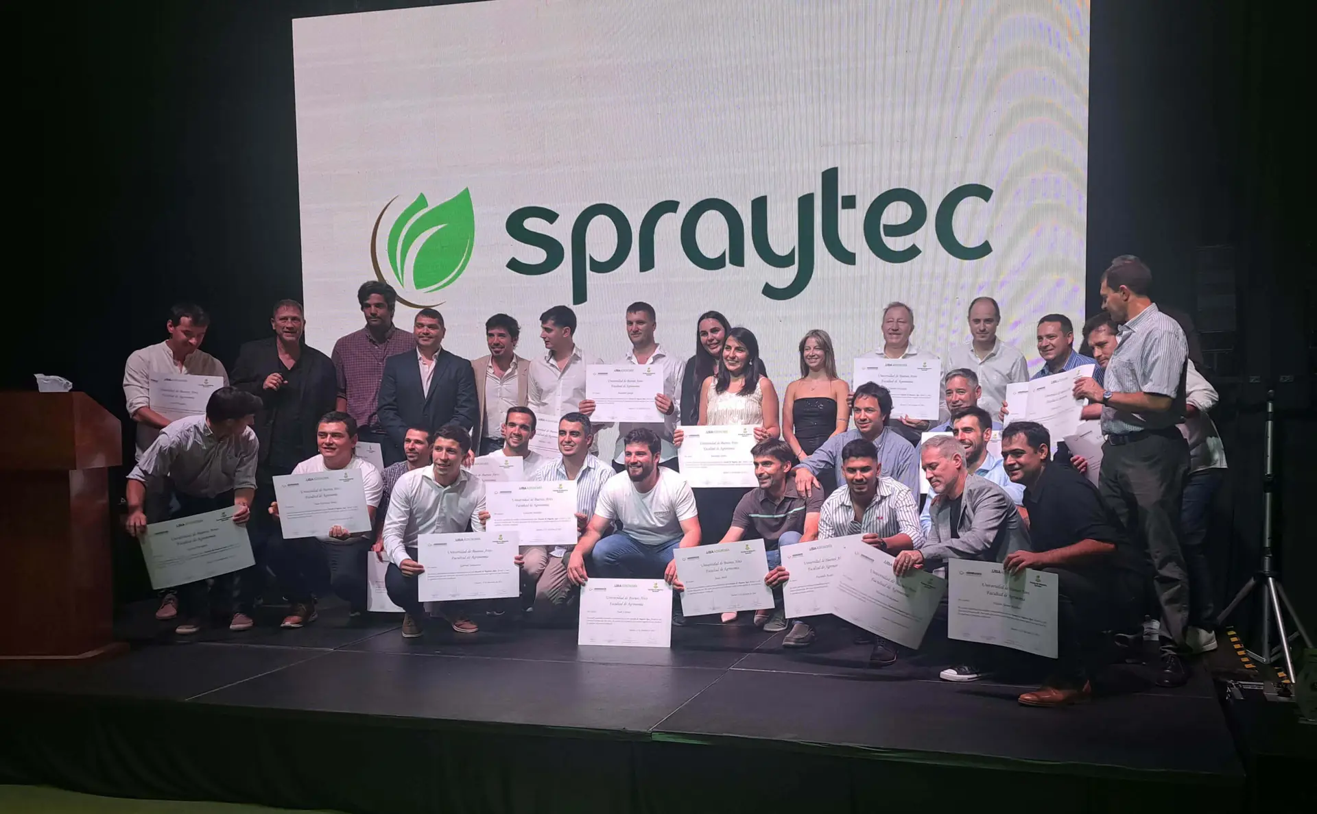 En este momento estás viendo Primeros egresados de la Escuela de Negocios Spraytec